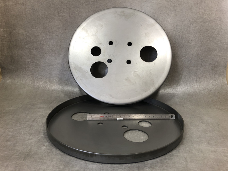 Fond plat en inox 316L issu d’un procédé de repoussage avec réalisation de découpes