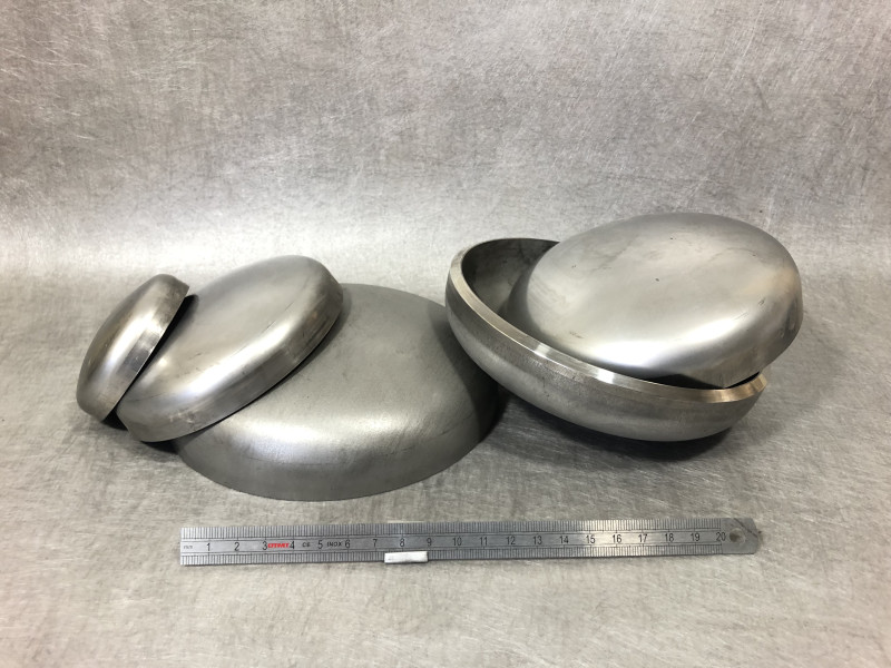 Multitudes de fonds bombés sur mesure en 1.4404 possible chez METOLEX