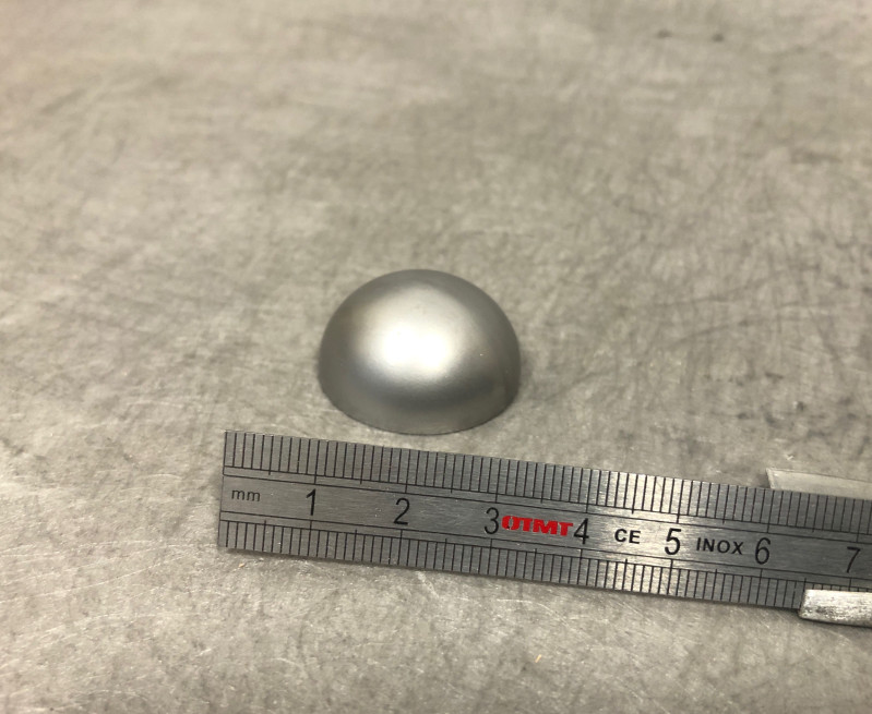 Demi-sphère ou fond hémisphérique de petite taille embouti en inox 316L